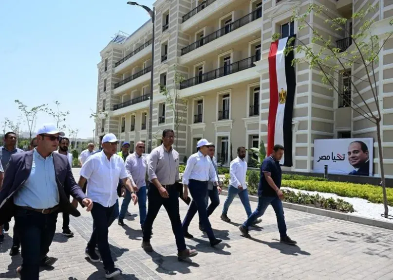 رئيس الوزراء يتفقد الوحدات الجاهزة للتسليم بمشروع ”الحي اللاتيني” بالعلمين الجديدة