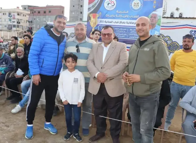 م. سامى الجحر وكباتن ”السنانية” فى الزمن الجميل يكرمون الفائزين بكأس الراحل ”على الغريب”