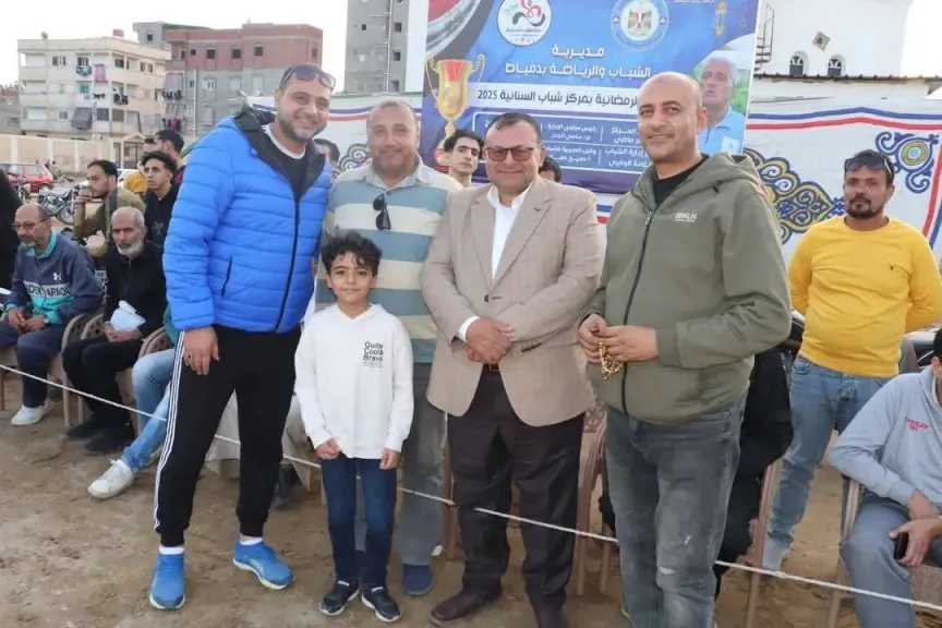 م. سامى الجحر وكباتن ”السنانية” فى الزمن الجميل يكرمون الفائزين بكأس الراحل ”على الغريب”