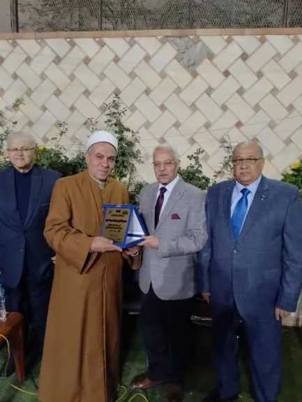 ”محمد على” ورجال دين وشخصيات عامة يكرمون حفظة القرآن بمركز شباب مدينة بنها