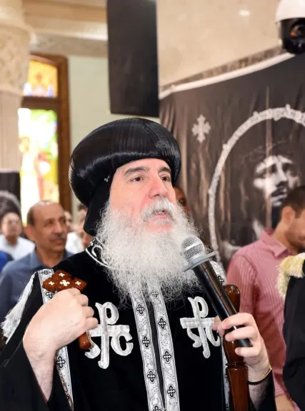 آلاف المسيحيين  يؤدون صلوات ” الجمعة الكبيرة ” بكنائس وأديرة بني سويف