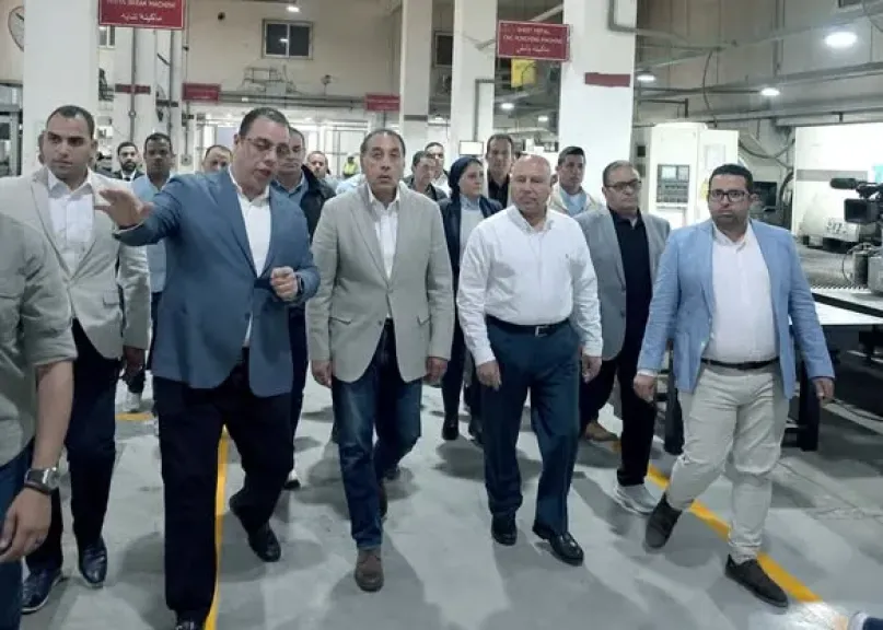 رئيس مجلس الوزراء يتفقد مصانع شركة طيبة للصناعات المتطورة