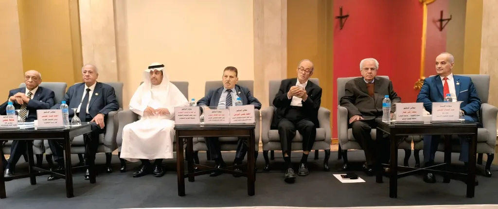 د. عبد الظاهر أثناء حضور المؤتمر