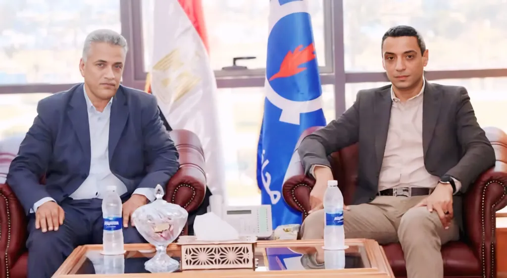 محافظ السويس يستقبل عاطف محمود