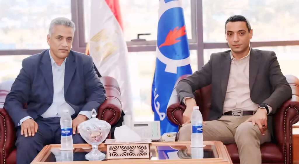 محافظ السويس يستقبل عاطف محمود مدير عام الاتحاد التعاونى الزراعى