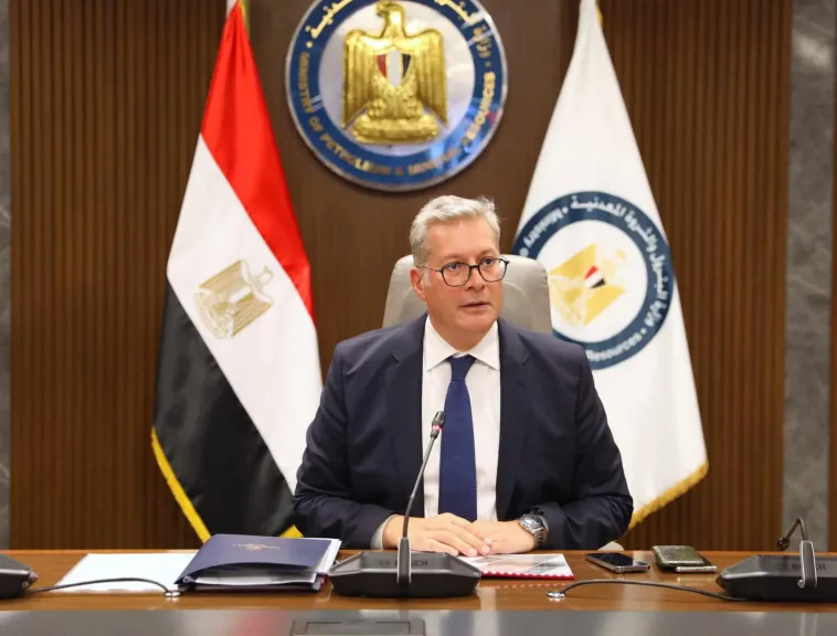 وزير البترول: دور مهم لشركة ”PAS” فى نقل العاملين بمناطق البحث والاستكشاف والإنتاج