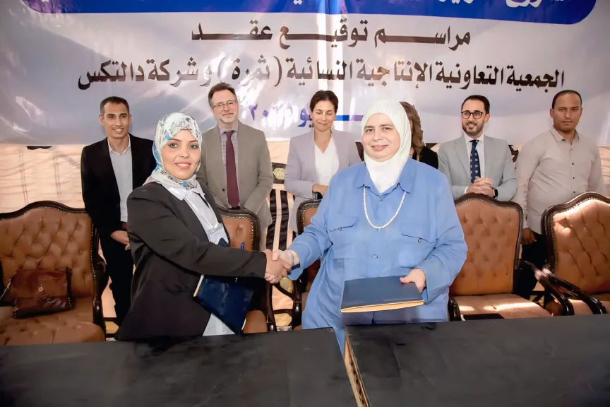 التجربة الأولى من نوعها .. مذكرة تفاهم بين تعاونية ”ثمرة” النسائية بالمنيا و ”دالتكس” لإنتاج المربى والعصائر