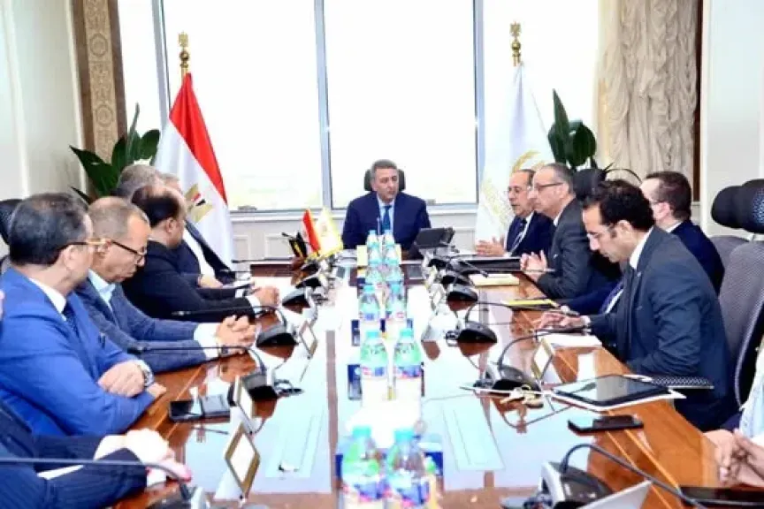 نائب وزير التموين يجتمع مع الشركات لبحث خطة تطوير المنافذ وتعزيز التعاون مع القطاع الخاص