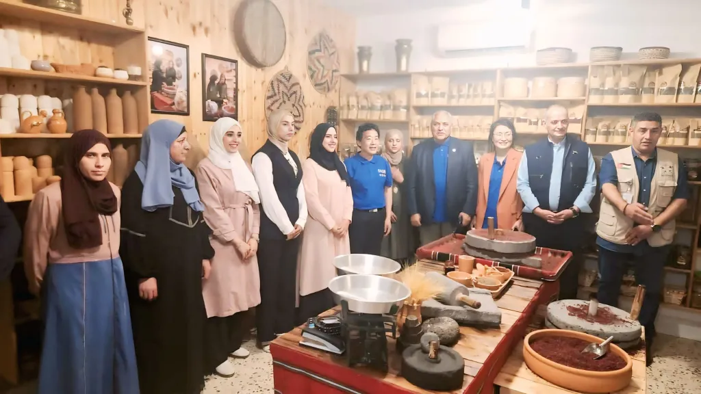 ”الشلبى” ومدير عام منظمة الأغذية والزراعة يزوران جمعية ”درب النور” للتنمية المجتمعية بمحافظة جرش