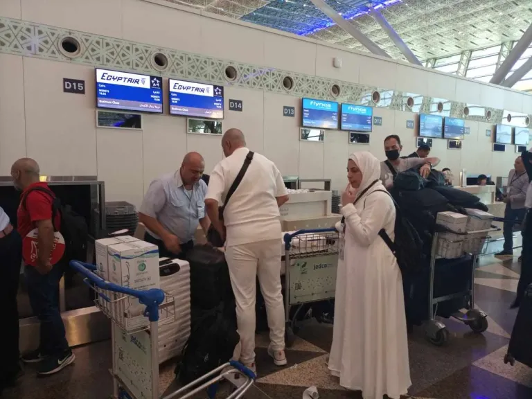 2200 حاج ”سياحة” يصلون إلى القاهرة على متن 28 رحلة جوية