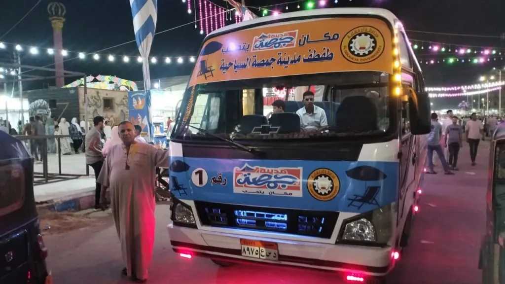 بالصور .. سيارات الجمعية التعاونية لنقل الركاب بالشوامى - دقهلية تضيء شوارع مدينة جمصة