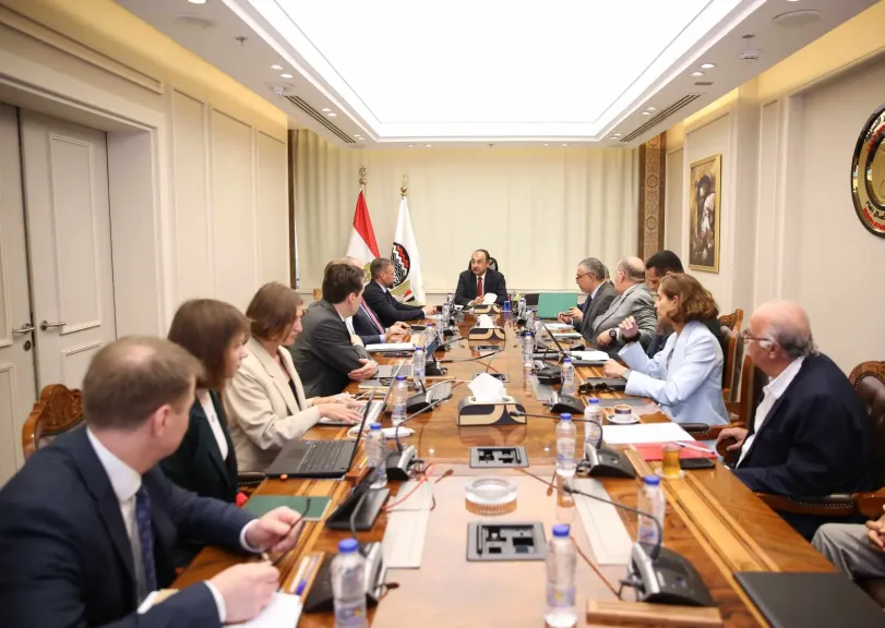 وزير قطاع الأعمال العام يبحث مع ”روسال” الروسية سبل التعاون في مجال الألومنيوم