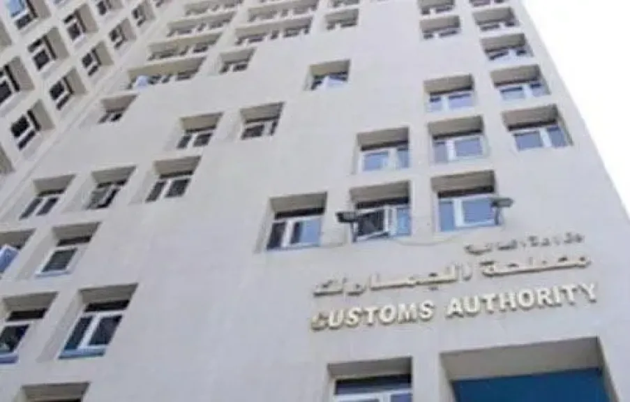الجمارك تشدد على الالتزام بقرار حظر تصدير الرمال البيضاء
