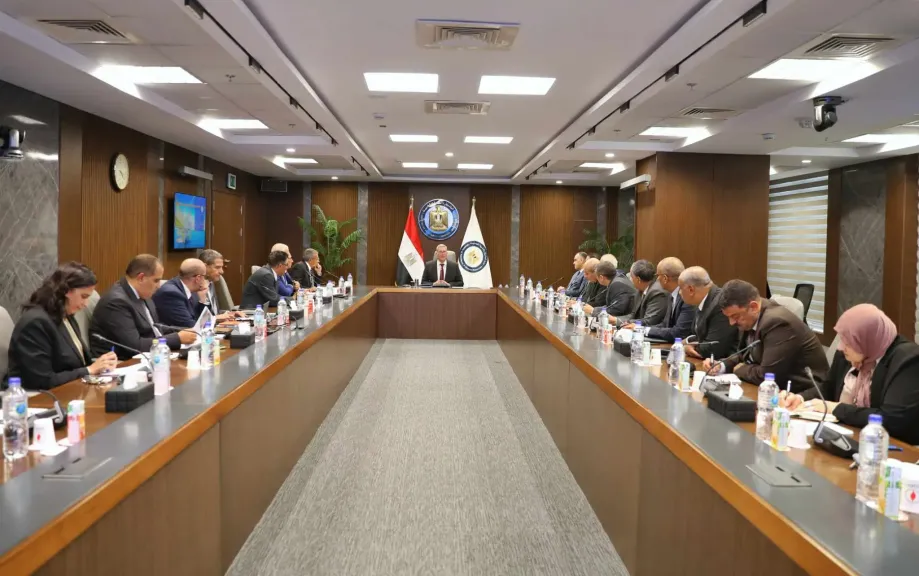 وزير البترول يلتقي مجموعة من كبار كتاب الصحافة المصرية ورؤساء التحرير وخبراء الاقتصاد والبترول