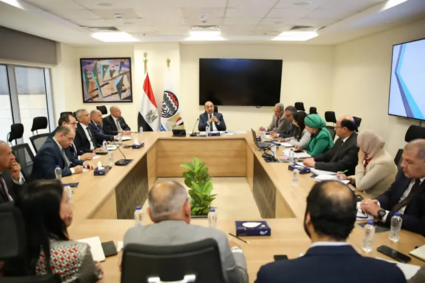 وزير قطاع الأعمال يؤكد أهمية الإدارة الرشيدة وتحفيز الاستثمار في مشروعات الصناعة والسياحة