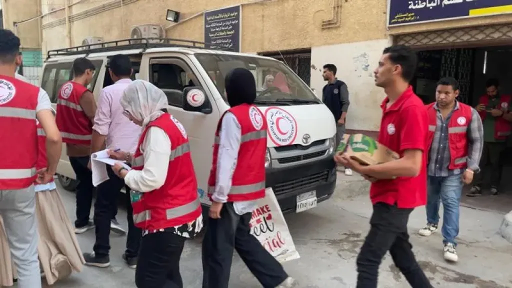 أول تحرك من الهلال الأحمر لأسر ضحايا الطريق الإقليمي بعد توجيهات السيدة انتصار السيسي| صور