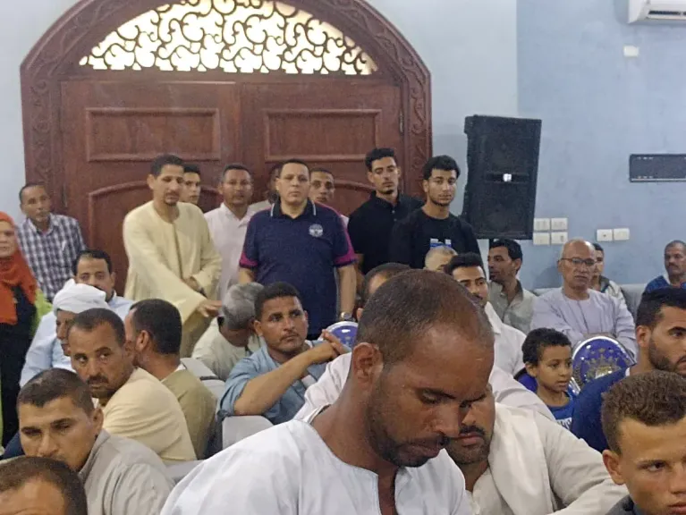 استعدادا للانتخابات المقبلة .. النائب محسن مبارك يقدم كشف حساب لأبناء دائرته .. والأهالي يهتفون: وعدت فصدقت يا مبارك