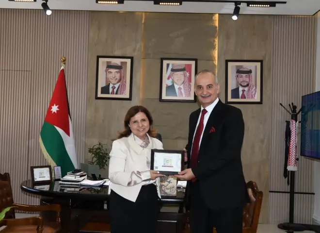مدير المؤسسة التعاونية الأردنية يلتقى ممثلة برنامج الأمم المتحدة الإنمائى بالأردن