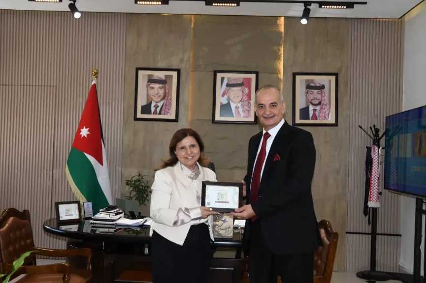 مدير المؤسسة التعاونية الأردنية يلتقى ممثلة برنامج الأمم المتحدة الإنمائى بالأردن