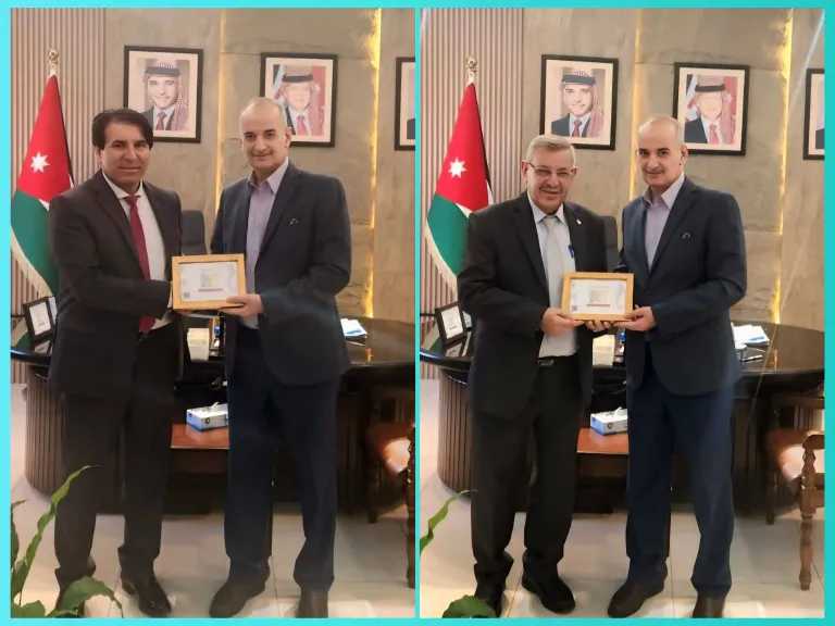 ”التعاونية الأردنية” تكرم فخرى الياسين وخالد الزيود