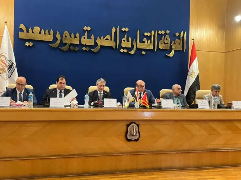 غرفة بورسعيد تجمع ”التجارة” و”الجمارك” على مائدة الحوار لحل مشكلات المستثمرين