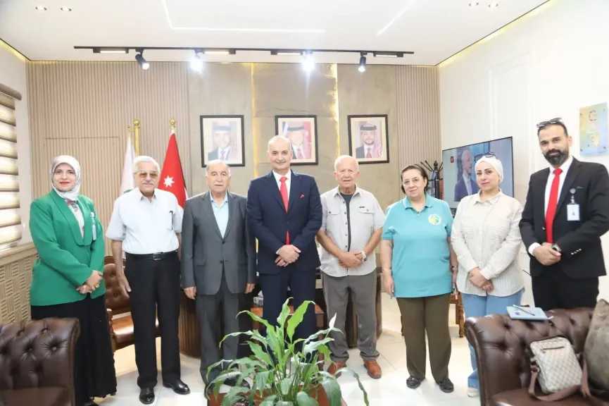 مدير ”التعاونية الأردنية” يلتقى وفد جمعية التغير المناخى وحماية البيئة