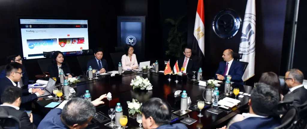هيئة الاستثمار تبحث تعميق التعاون مع حكومة فيتنام