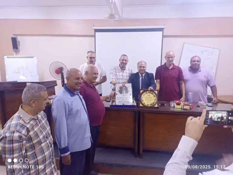 العاملون بتضامن بنى سويف يودعون السمان