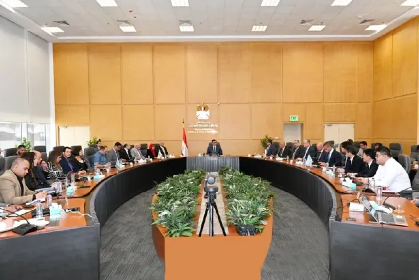 وزير الإسكان يتابع موقف تنفيذ منطقة الأعمال المركزية بالعاصمة الإدارية وأبراج وبحيرات «داون تاون»