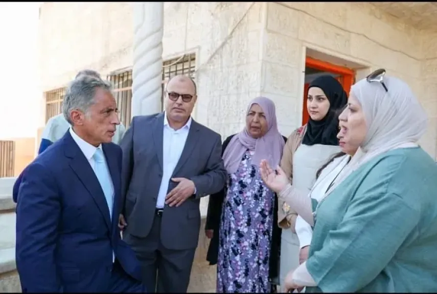رئيس الوزراء الأردنى يزور تعاونية ”كفر سوم” الزراعية لمنتجى الرومان فى لواء بنى كنانة بالأردن