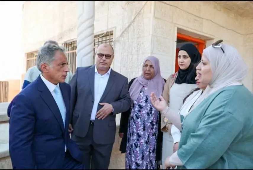 رئيس الوزراء الأردنى يزور تعاونية ”كفر سوم” الزراعية لمنتجى الرومان فى لواء بنى كنانة بالأردن