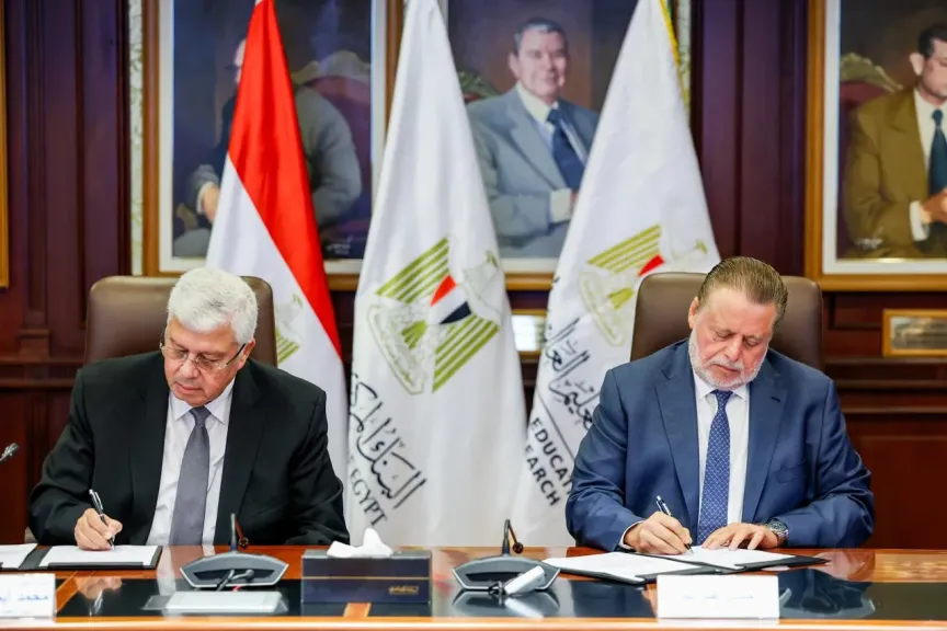البنك المركزي يمول منحًا للطلاب المتفوقين من غير القادرين والمتضررين من توقف المعونة الأمريكية| صور