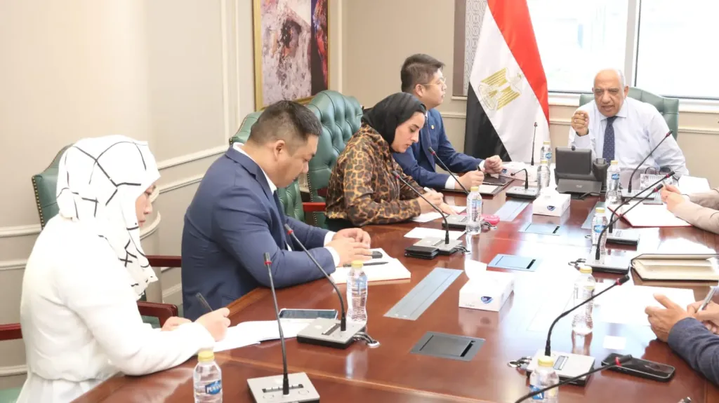 وزير الكهرباء: فرص استثمارية عديدة متاحة لإقامة محطات الطاقة الشمسية | صور