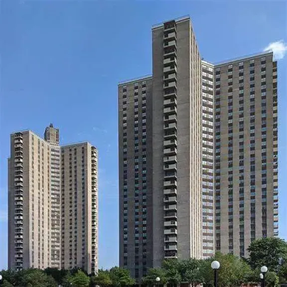 ”  co-op city ”  أكبر مدينة  ‎تعاونية سكنية في العالم .. كسرت منطق العقار وحولت السكن إلى مجتمع حي فى نيويورك