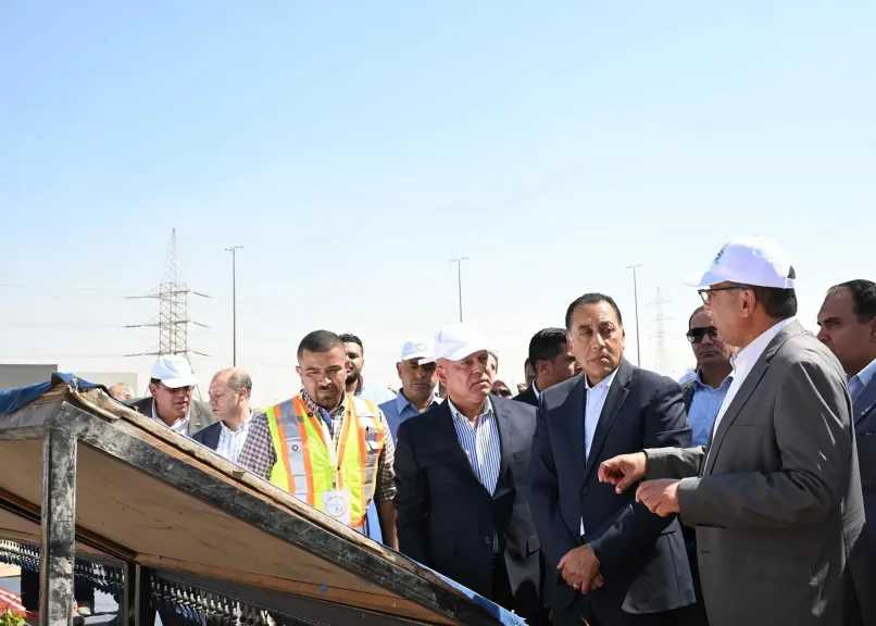 رئيس الوزراء يتابع سير الأعمال بمحطة الأتوبيس الترددي بتقاطع طريقي الفيوم مع الواحات