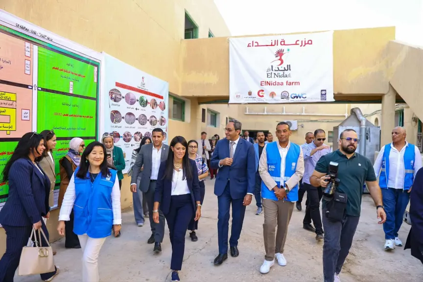 وزيرة التخطيط تضع حجر الأساس لمصنع تربية ديدان القز وإنتاج الحرير الطبيعي في قنا