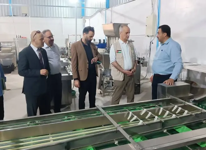 مدير عام ”التعاونية الأردنية” يزور تعاونية اللوزيات الزراعية بمحافظة ”إربد”