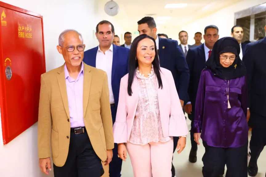 وزيرة التضامن الاجتماعي تصطحب وزير الأسرة والتنمية الاجتماعية بجمهورية سنغافورة في زيارة لمستشفى الناس