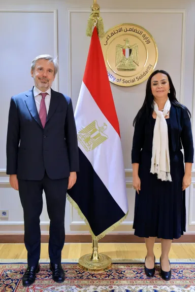 وزيرة التضامن الاجتماعى تلتقى سفير إيطاليا بالقاهرة
