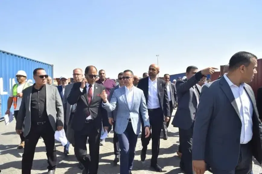 وزير الاستثمار والتجارة الخارجية يتفقد ميناء العين السخنة ويتابع سير العمل بمنظومة الفحص المشترك