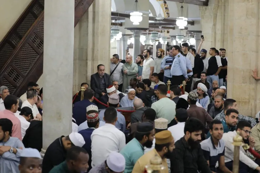 الجامع الأزهر كامل العدد.. في تشييع جنازة الدكتور أحمد عمر هاشم