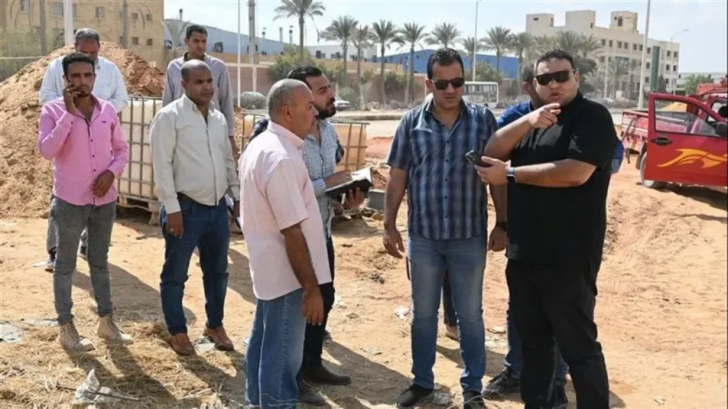 رئيس جهاز العاشر يتابع تنفيذ أكبر خطة تطوير لمشروعات شبكات الطرق والبنية التحتية