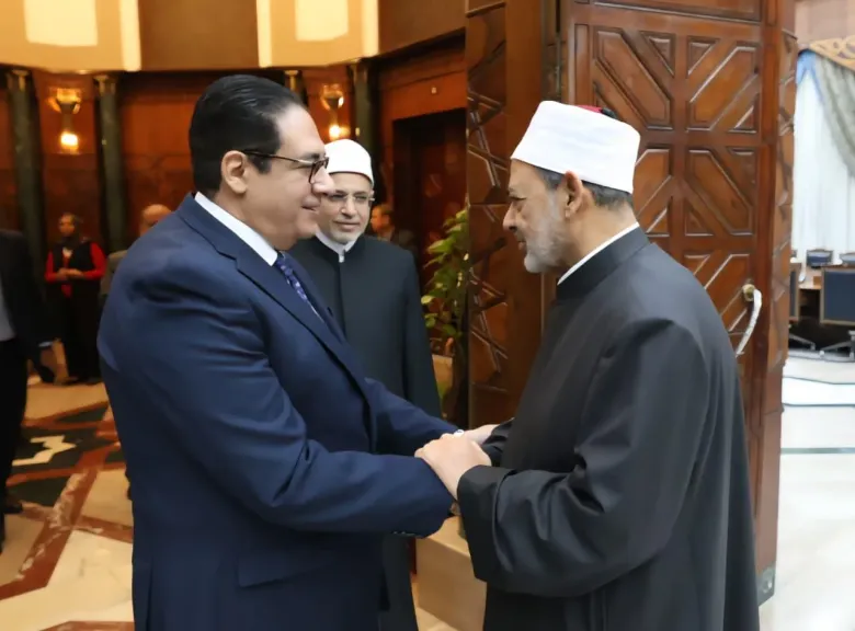 شيخ الأزهر يشهدُ توقيع بروتوكول تفاهم لتعزيز التَّعاون بين جامعتي الأزهر والقاهرة| صور