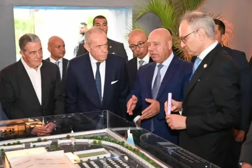 وزير الصناعة يضع حجر الأساس لمصنع وسائل النقل بمدينة السادس من أكتوبر