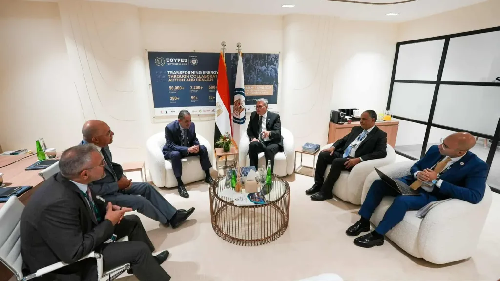 شركات طاقة عالمية تبحث فرص زيادة الاستثمار في مصر