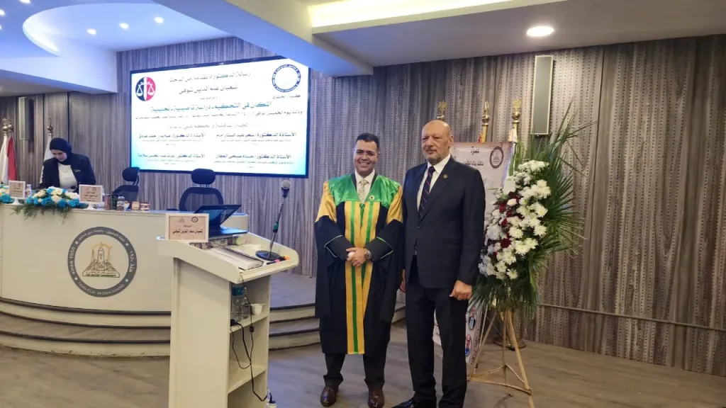 المستشار حسين أبو العطا يهنئ الدكتور شعبان علم الدين شوقي بحصوله على الدكتوراه في القانون