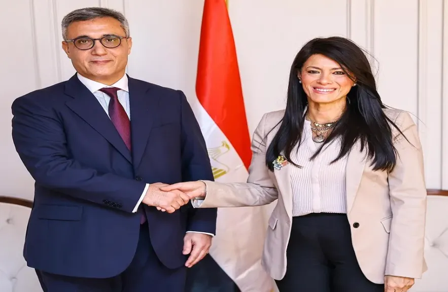 وزيرة التخطيط تبحث مع السفير الجزائري استعدادات انعقاد الدورة التاسعة للجنة العليا المشتركة