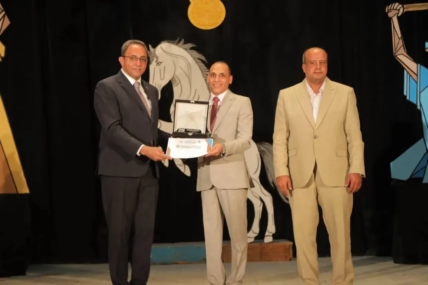 محافظ قنا يكرم جمعية إسكان العاملين بجامعة جنوب الوادى