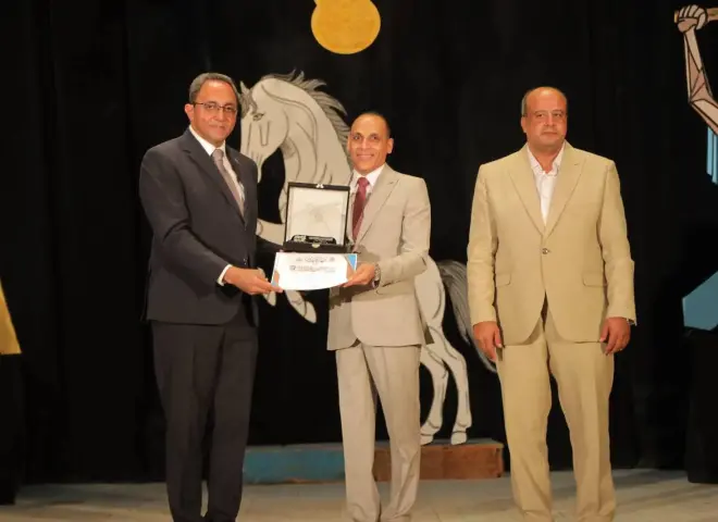 محافظ قنا يكرم جمعية إسكان العاملين بجامعة جنوب الوادى