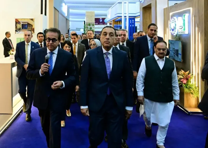 خلال فعاليات المؤتمر العالمي للسكان.. رئيس الوزراء يتفقد معرض «سمارت ديجيتال هيلث جيت»